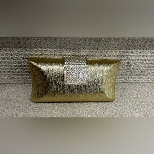 ✨ NWT Gold Metallic Textured Crystal Clasp Evening Clutch ✨